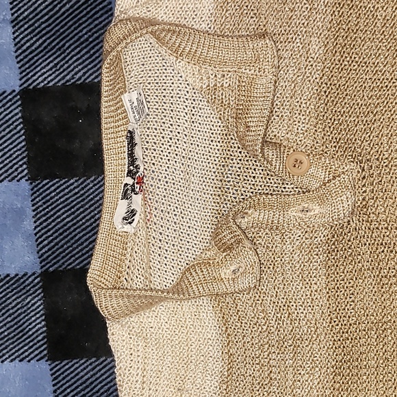 Vintage. Country Suburban. Light-knit. Soft feel. 3- button pullover. W M. - Picture 9 of 14